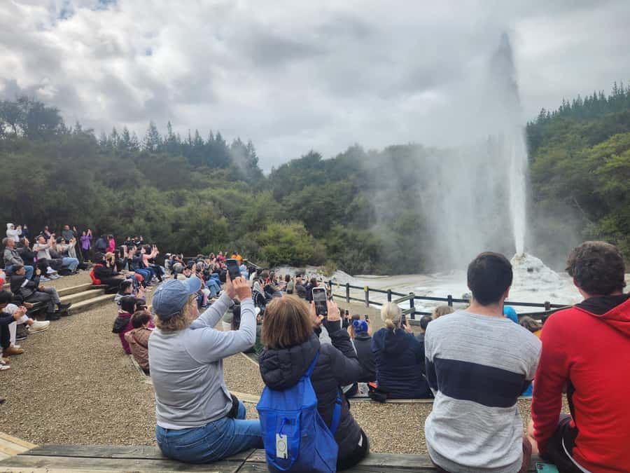 Rotorua & Taupo DayTour Waiotapu & Huka Falls from Auckland - Auckland to the geothermal heart of the North Island