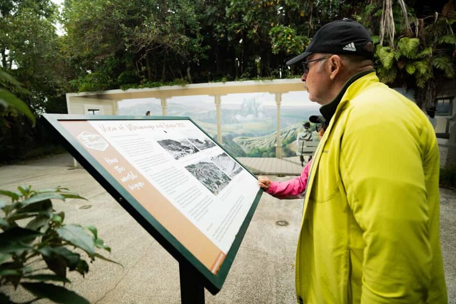 Rotorua: Waimangu Valley Walk and Steaming Cliffs Kayak Tour - Kayaking beside the steaming cliffs