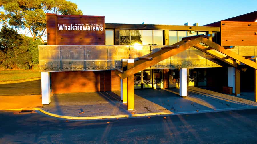 Rotorua: Whakarewarewa Village Guided Tour - Why Whakarewarewa feels different from a standard geothermal stop