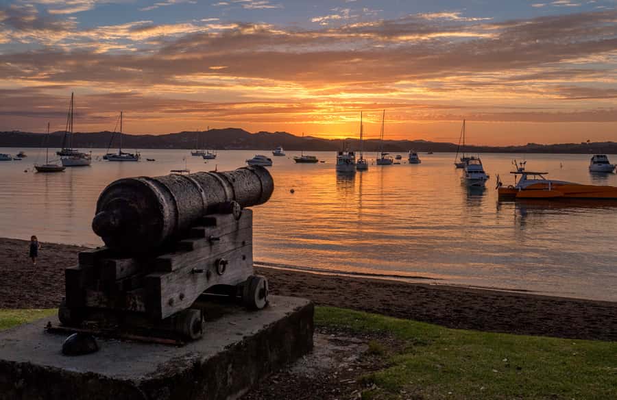 Russell: 1-Hour Sightseeing Tour by Coach & Long Beach - Starting at Russell Wharf on The Strand