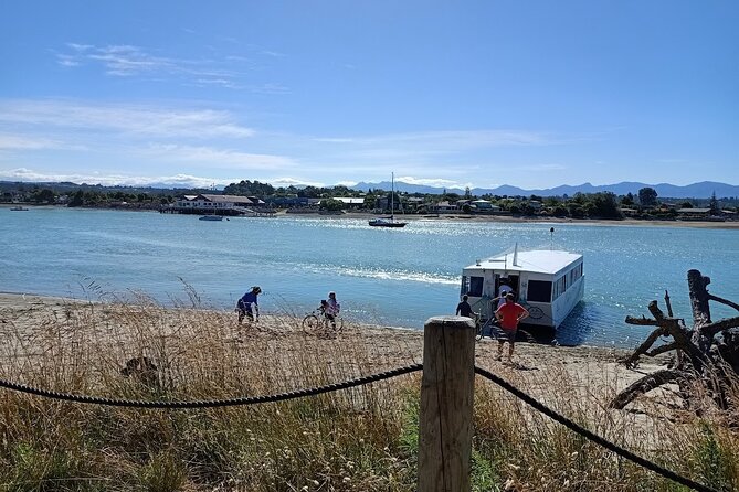 Self-guided E-bike cycle tour with private wine tasting - Seifried Estate Cellar Door and the included tasting