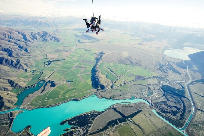Skydive Mt. Cook - 20+ Seconds of Freefall from 10,000ft - Why Pukaki makes this freefall special