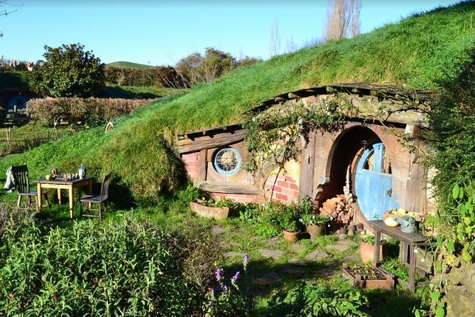 Small-Group Hobbiton and Waitomo Day Tour with Lunch from Auckland - Transport, group size, and the real length of the day