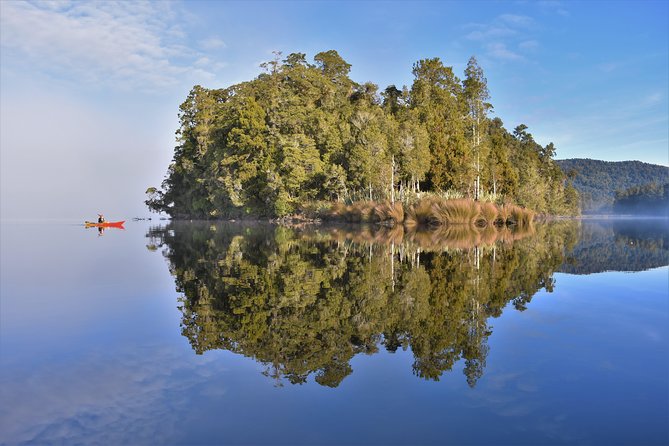 Small-Group Kayak Adventure from Franz Josef Glacier - The paddle across Lake Mapourika