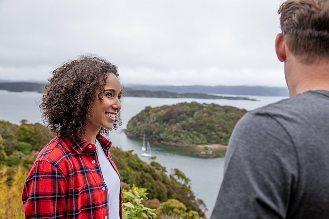 Stewart Island: Village and Bays Tour - Lee Bay and the entrance to Rakiura National Park