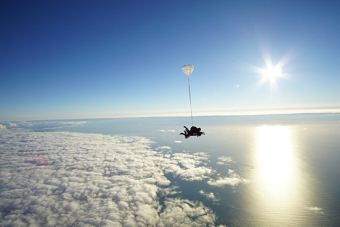 Tandem Skydive 16,500ft from Franz Josef - What the 200kph free fall feels like