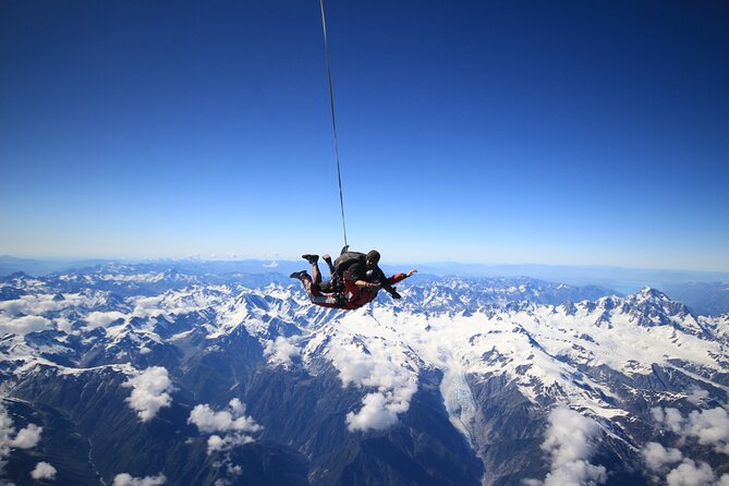 Tandem Skydive 16,500ft from Franz Josef - Who will enjoy this most