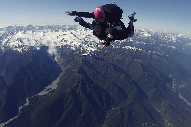 Tandem Skydive 18,000ft from Franz Josef - The 85-second freefall and tandem harness