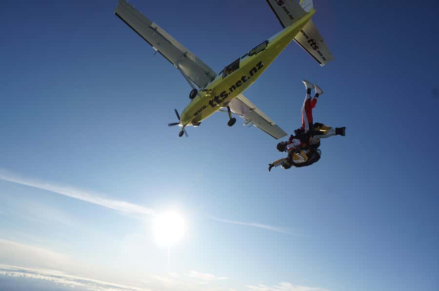 Tandem Skydive Experience in Taupo - From Taupo town to the yellow hangar