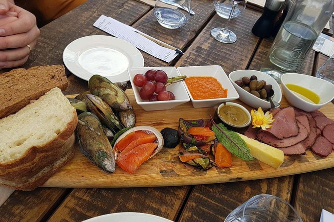 Taste the Valley Wine Tour in Marlborough with Wine Tasting - Small groups make the guide matter