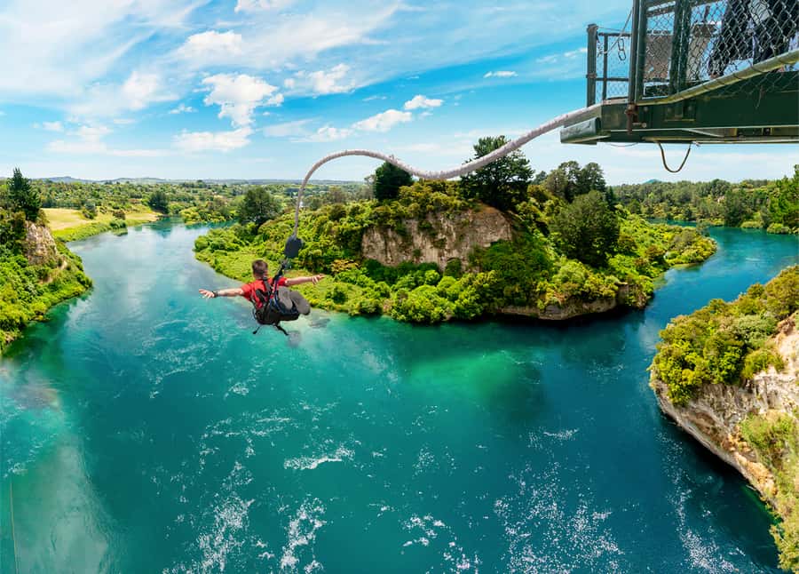Taupō: Bungy Jump and Swing Combo - Choosing your water touch