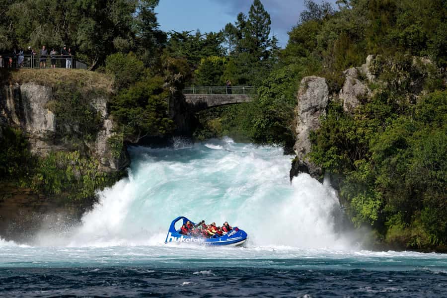 Taupō: Huka Falls 30-Minute Jet Boat Experience - The 360-degree spins and the chance of getting soaked