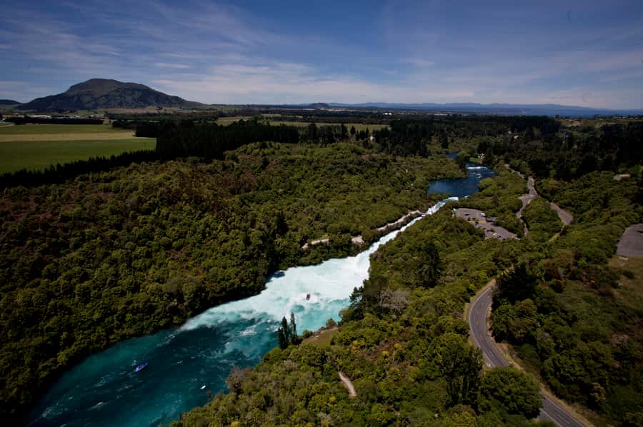 Taupō: Huka Falls 30-Minute Jet Boat Experience - Reaching Huka Falls from the water