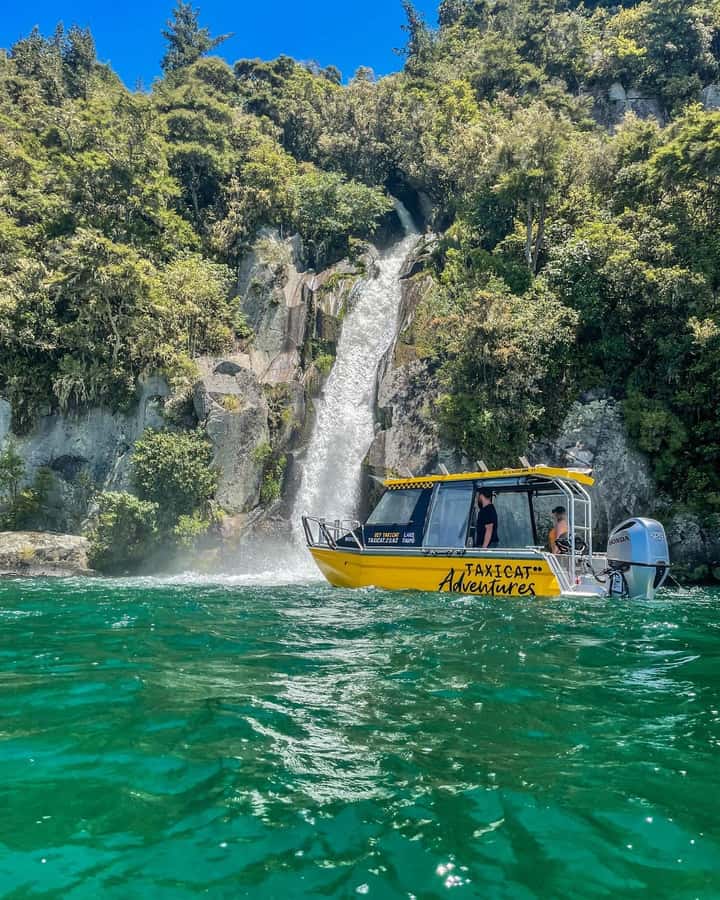 Taupo: Lake Taupo Western Bays Catamaran Tour with Bush Walk - Timing, clothing, and small practical details