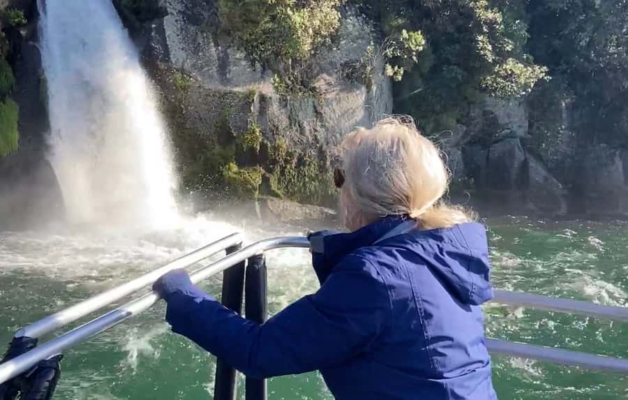 Taupo: Lake Taupo Western Bays Catamaran Tour with Bush Walk - Why the Western Bays are worth your time