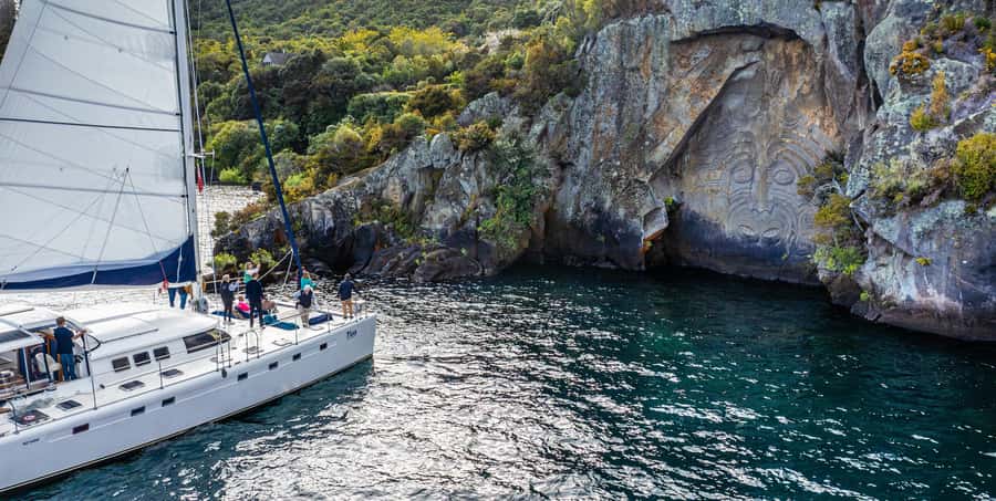Taupo: Māori Rock Carvings Lake Taupo Catamaran Tour - Comfort in changing lake weather