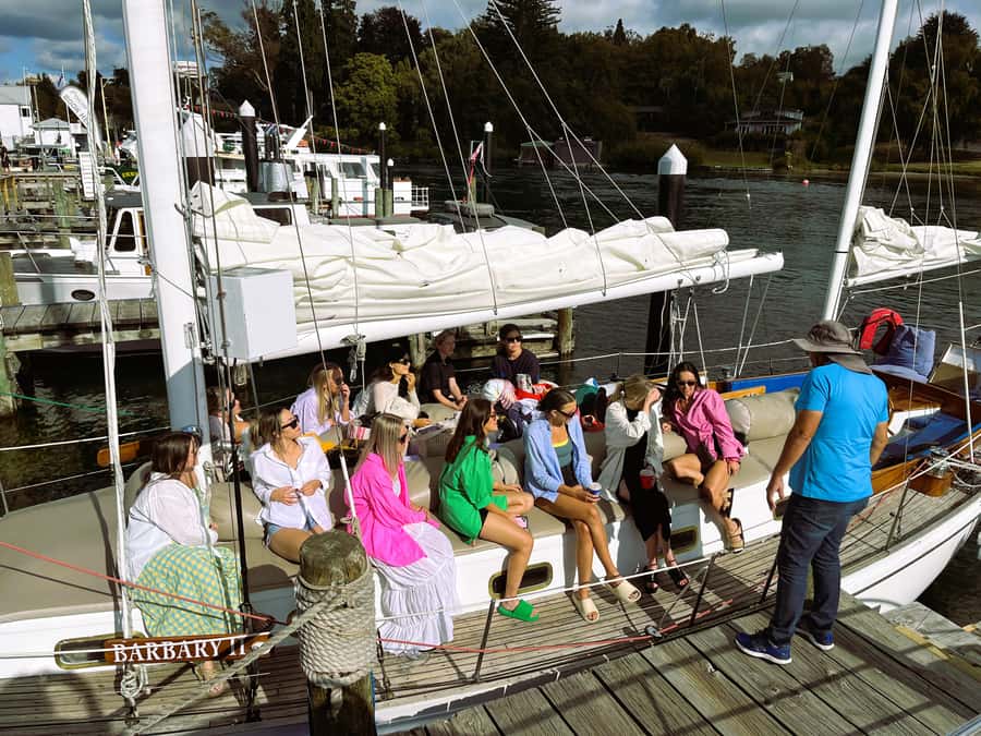 Taupō: Sail Barbary Eco Sailing to the Maori Rock Carvings - Hot drinks, ponchos, and an easygoing onboard setup