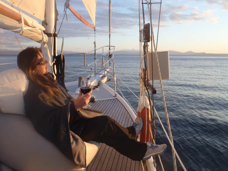 Taupō: Sail Barbary Eco Sailing to the Maori Rock Carvings - Choosing the best departure time