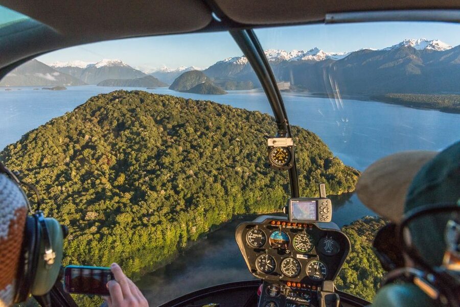 Te Anau: 30-Minute Fiordland National Park Scenic Flight - What the pilot and small group add