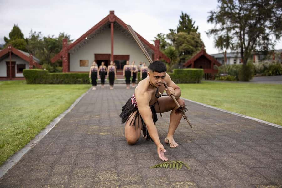 Te Puia: Te Rā Guided Day Tour and Haka Performance - Beginning at the Pōhutu Geyser