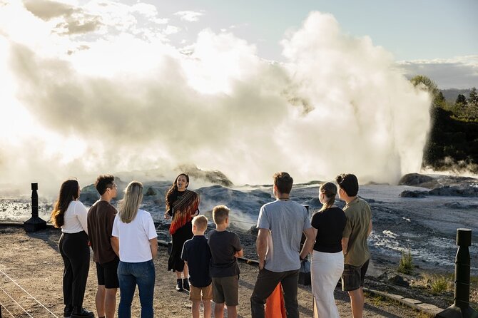 Te Puia: Te Rā Guided Experience - Watching Carvers and Flax Weavers at Work