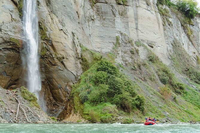 The Boulders Scenic Half Day Float on the Rangitikei River - Lunch among the rocks