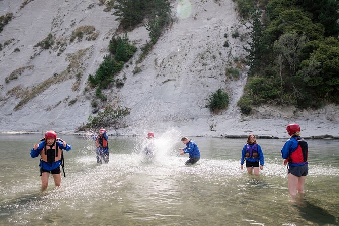 The Boulders Scenic Half Day Float on the Rangitikei River - Continuing downstream and returning to the café