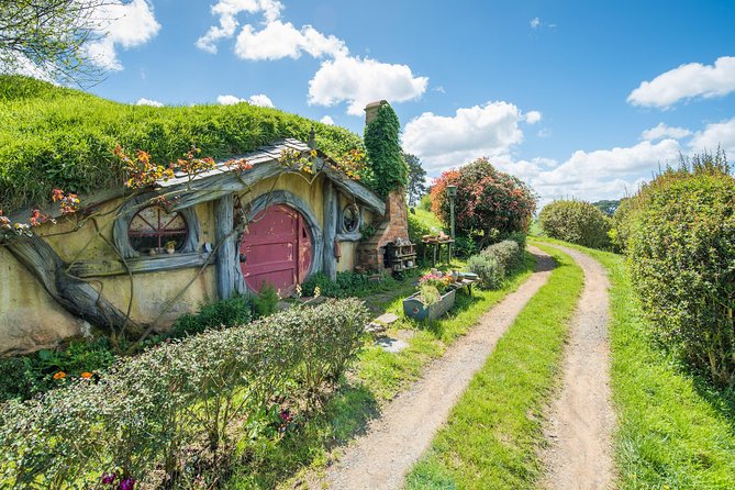 The Hobbiton Movie Set Small-Group Guided Tour from Auckland - Photos, crowds, and the real feel of the set