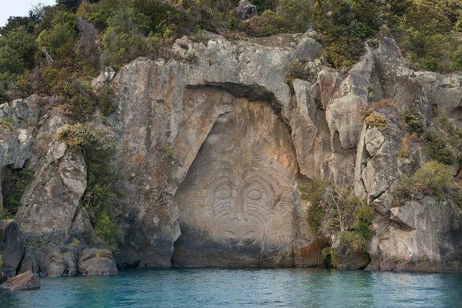 The Maori Carvings Half Day Kayak - Seeing the Māori carvings from the water
