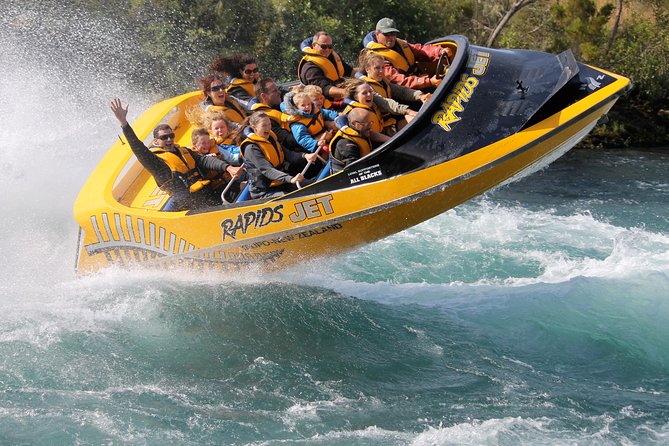 The Maori Carvings Half Day Kayak - Cookies, refreshments, and an optional swim