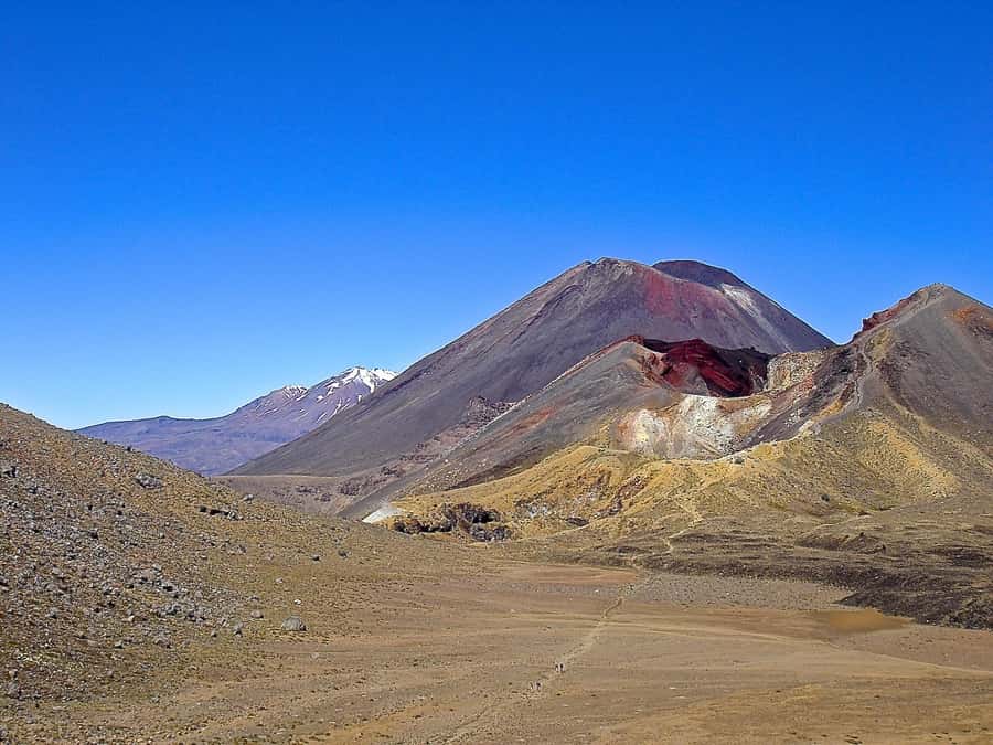 Tongariro Alpine Crossing: Round-Trip Shuttle Service - Green Lake and the Emerald Lakes