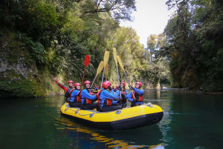 Tongariro River: Grade 3 Whitewater Rafting - The safety briefing before the first rapid
