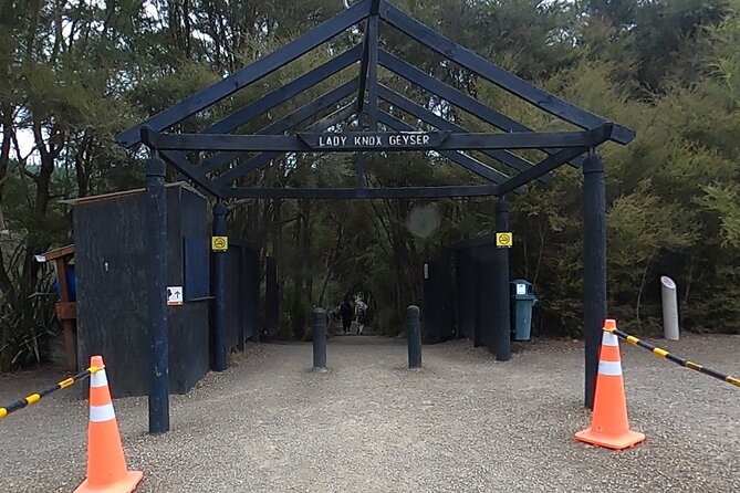 TRIPLE DEAL Wai-O-Tapu, Redwood Forest & Blue Springs Ex Auckland - Guide style, group rhythm and the long road home