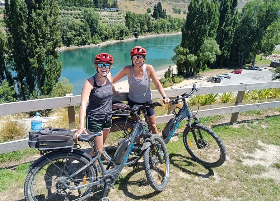 Ultimate Lake Dunstan Bike Hire, Shuttles And Boat Return - Carrick Winery and Burger Afloat