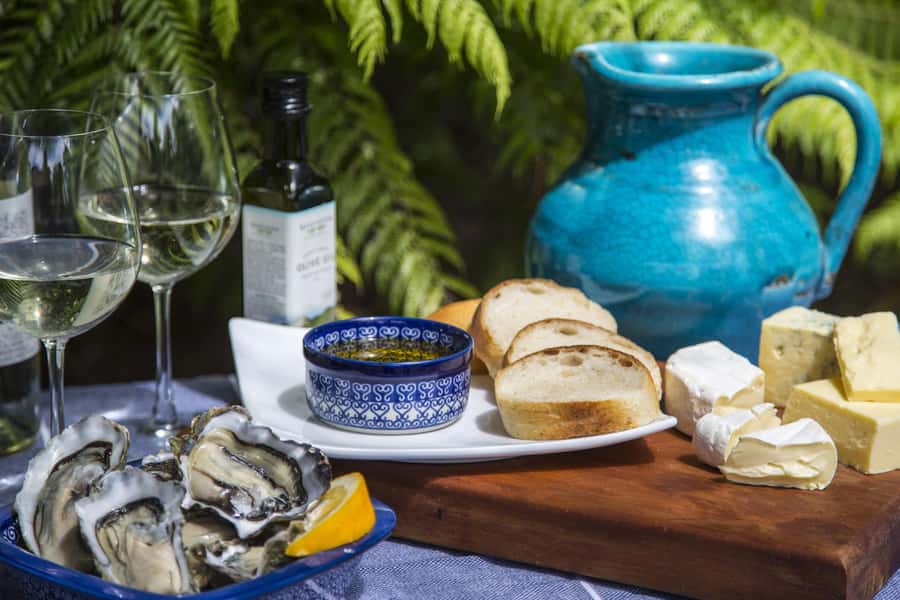 Waiheke Island Gourmet Food and Wine Tour with Platter Lunch - Why this tour works well from Auckland