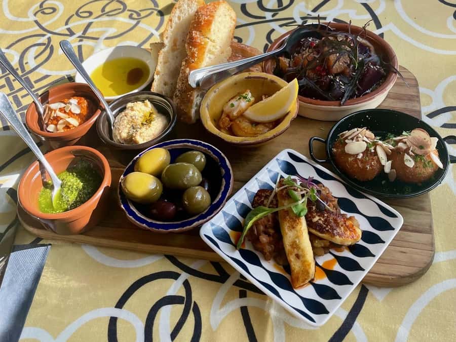 Waiheke Island Gourmet Food and Wine Tour with Platter Lunch - Island stories between the tastings