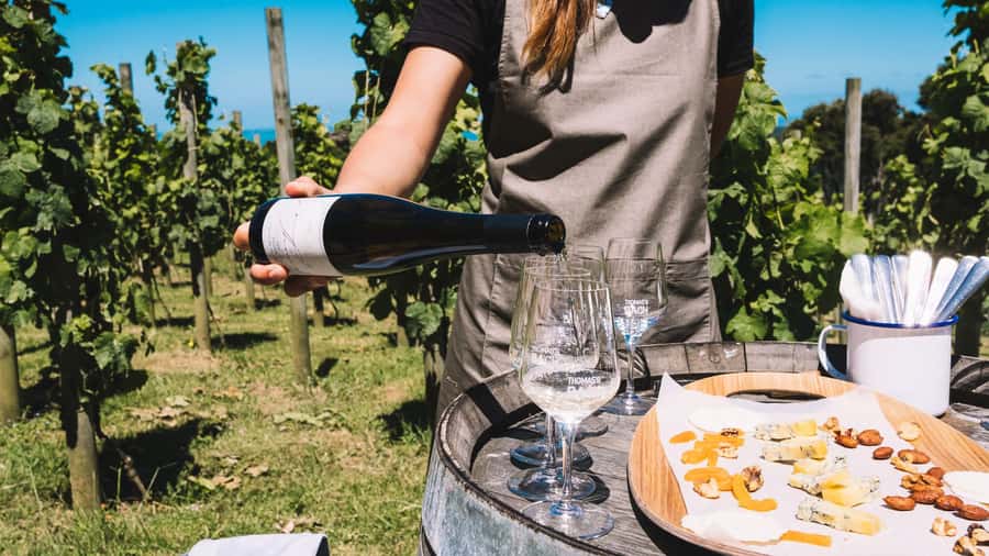 Waiheke Island Gourmet Food and Wine Tour with Platter Lunch - Oneroa Beach and time to wander