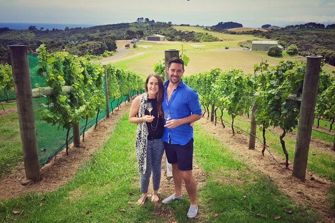 Waiheke Island Premium Wine Tour with Tastings - Lunch at the vineyard