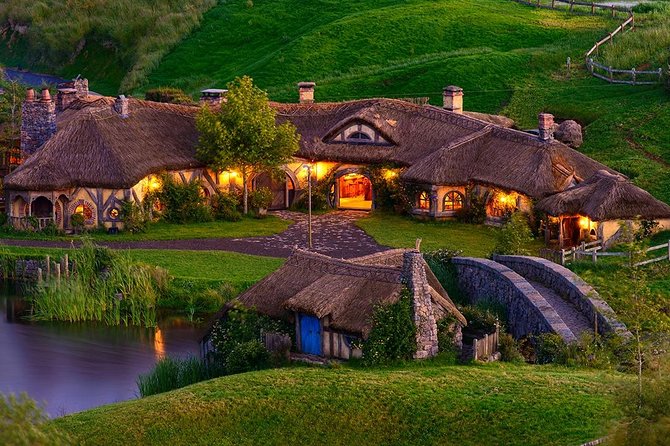 Waitomo Caves & Hobbiton Small Group Tour inc Lunch from Auckland - Guide quality and the small-group difference
