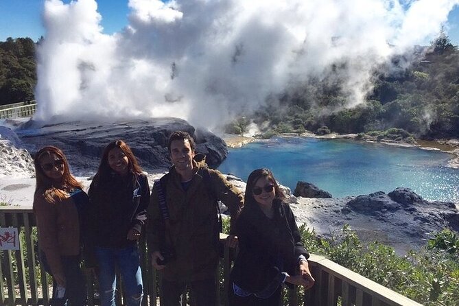 Waitomo Glow Worm Caves & Te Puia - Rotorua's Geothermal Valley - Te Puia: geysers, mud pools, Māori culture, and kiwi watching