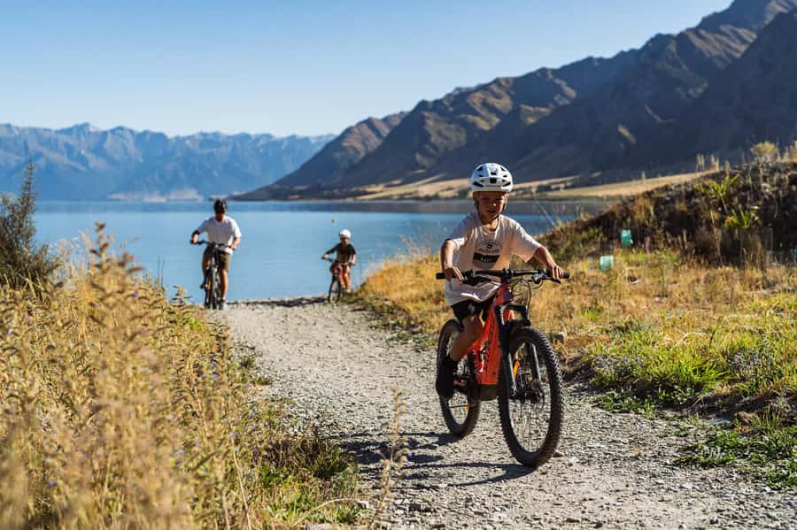 Wānaka: Gladstone Track and Wanaka Trails on Bike or eBike - The Gladstone Track Along Lake Hāwea