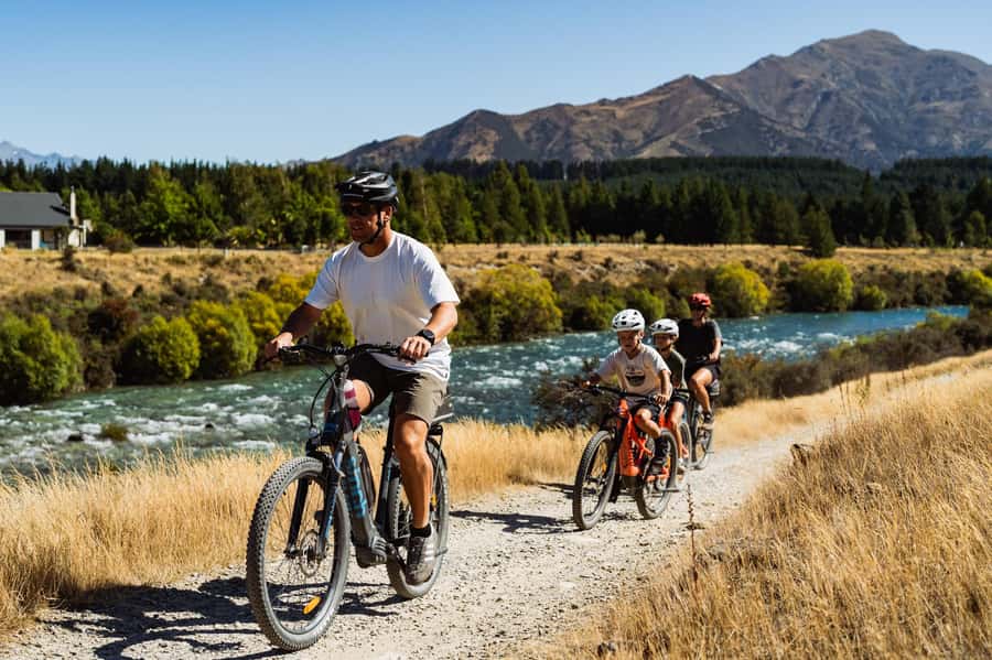 Wānaka: Gladstone Track and Wanaka Trails on Bike or eBike - From Lake Hāwea to Albert Town