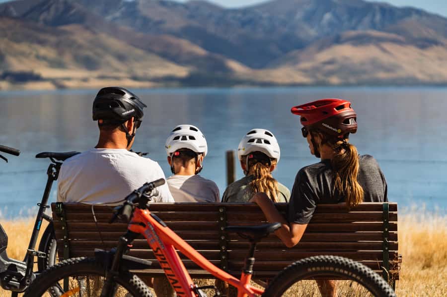 Wānaka: Gladstone Track and Wanaka Trails on Bike or eBike - Finishing at #ThatWānakaTree
