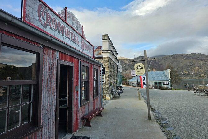 Wanaka Private Day Trip from Queenstown: TravelnGo - Crossing the Crown Range to Cardrona