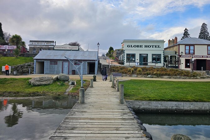 Wanaka Private Day Trip from Queenstown: TravelnGo - Lake Hayes gives the morning a calm start