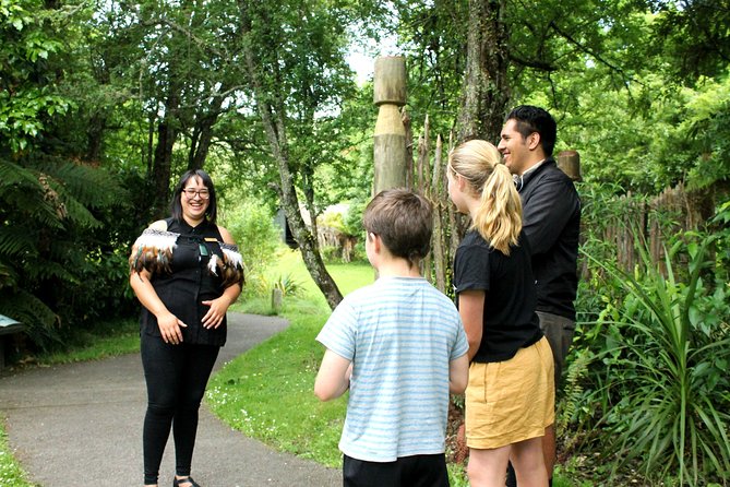 Whakarewarewa Village Guided Tour - The corn tasting is small but useful