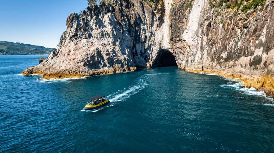 Whitianga: 2-Hour Cathedral Cove and Volcanic Coast Cruise - Why the water is the right place to see Cathedral Cove